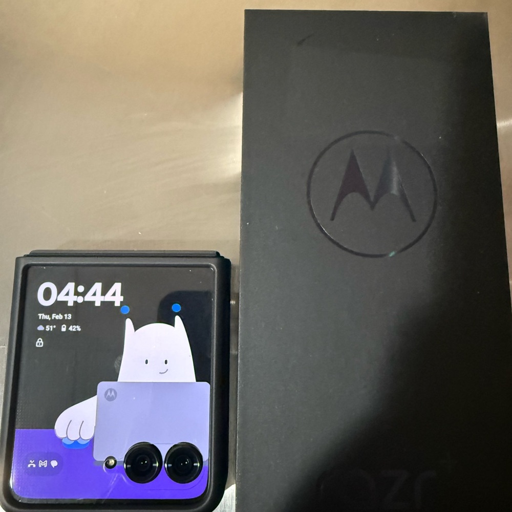 Motorola Razr+ (2024) - Midnight Black